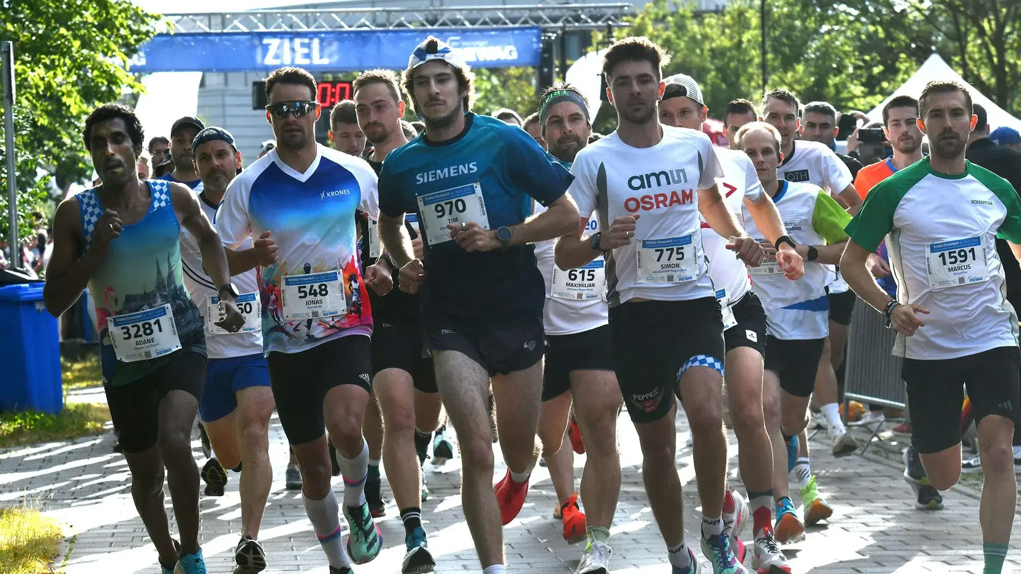 Läufergruppe beim REWAG-Firmenlauf