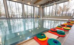 Schwimmbecken