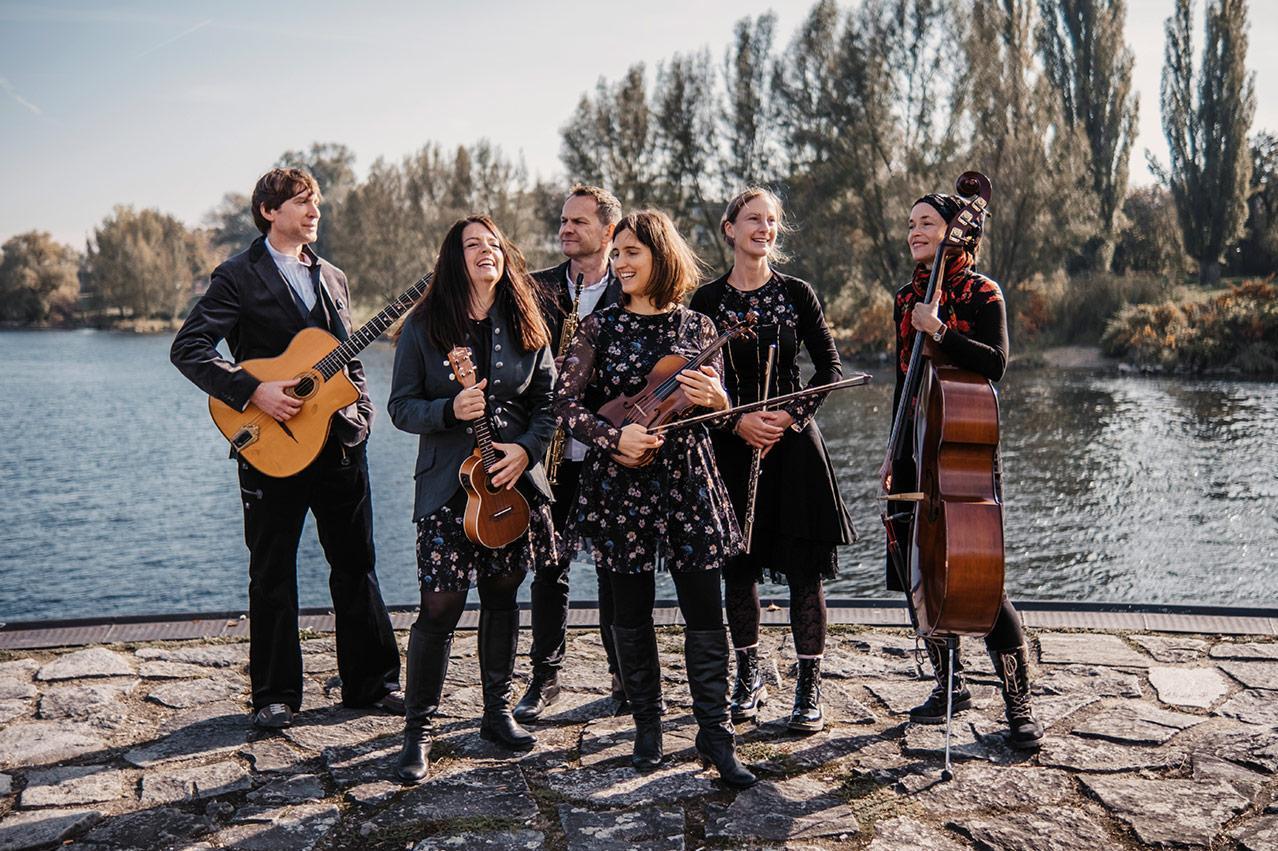 Gruppenfoto der Kapelle 'Lawaschkiri'