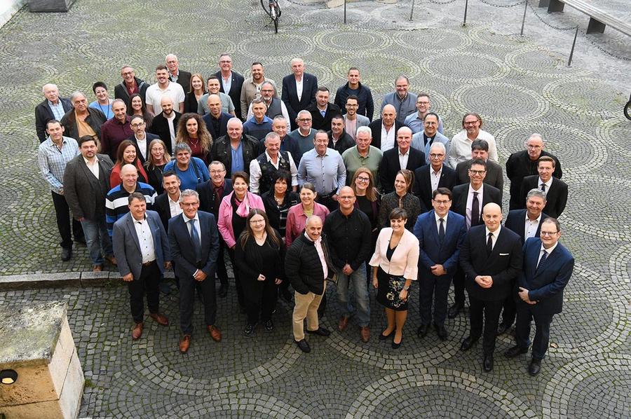 Die Betriebsjubilare und Ruheständler des Unternehmensverbunds das Stadtwerk Regensburg GmbH mit Tochtergesellschaften sowie der REWAG und der Regensburg Netz GmbH.